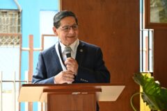 Reconocimiento al Dr. Alejandro Llanos Cuentas por su destacada trayectoria en la medicina peruana